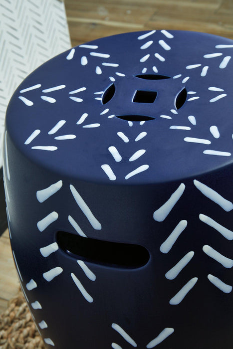 Genemore Stool